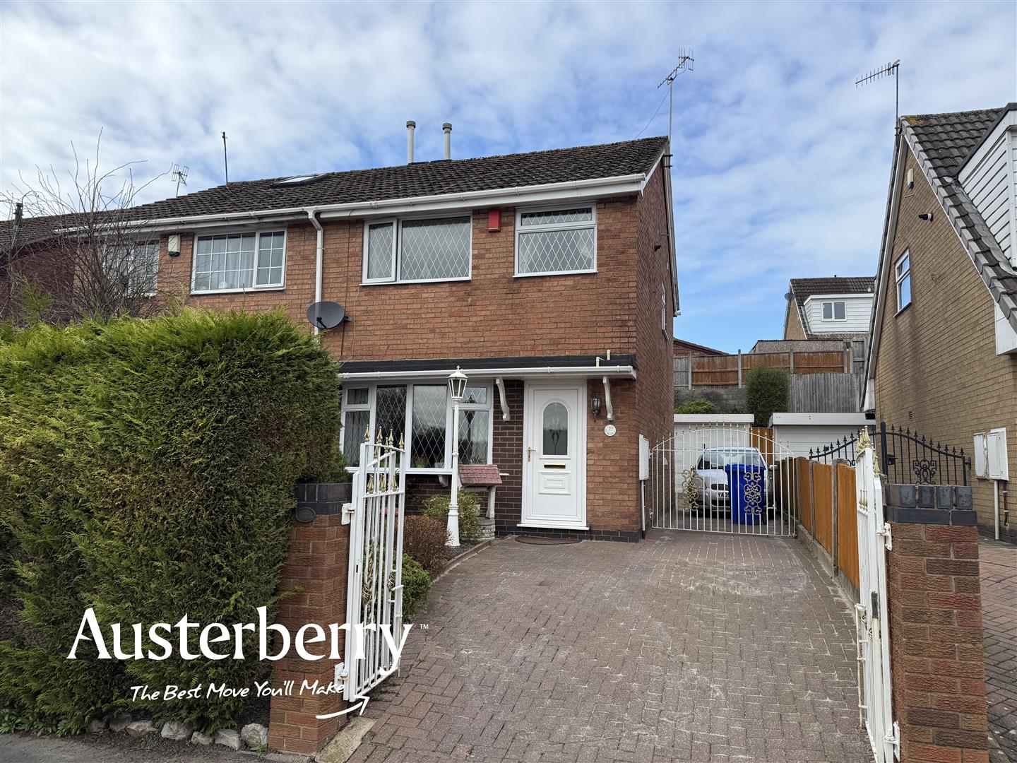 3 bed property in Lowell Drive, Stoke-On-Trent
